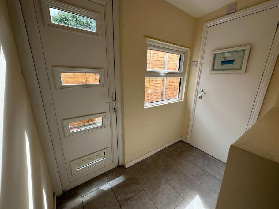 Big 3 Bedroom London House With 2 Bathroom Плъмстед Екстериор снимка
