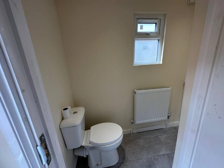 Big 3 Bedroom London House With 2 Bathroom Плъмстед Екстериор снимка