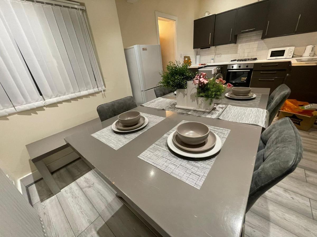 Big 3 Bedroom London House With 2 Bathroom Плъмстед Екстериор снимка