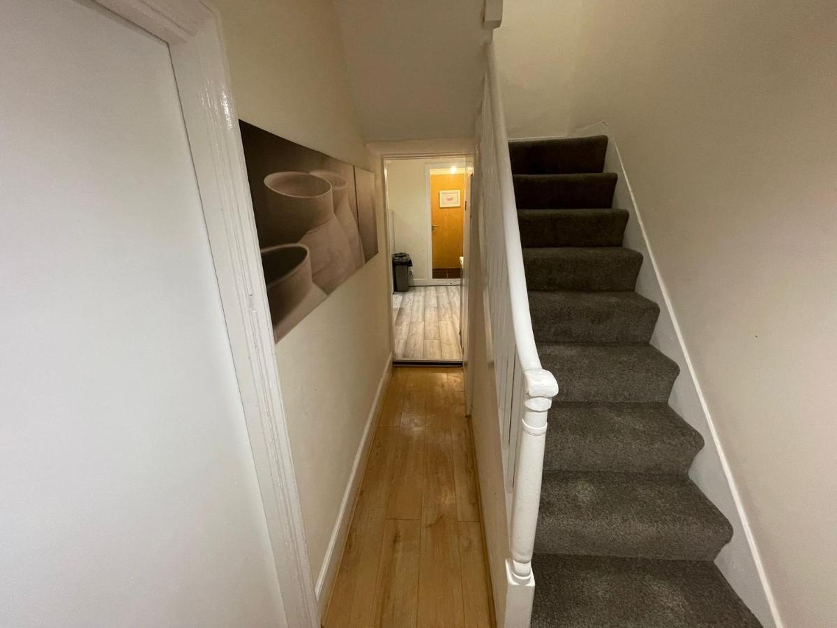 Big 3 Bedroom London House With 2 Bathroom Плъмстед Екстериор снимка