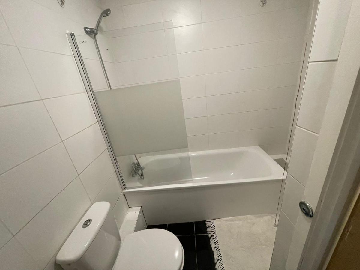 Big 3 Bedroom London House With 2 Bathroom Плъмстед Екстериор снимка