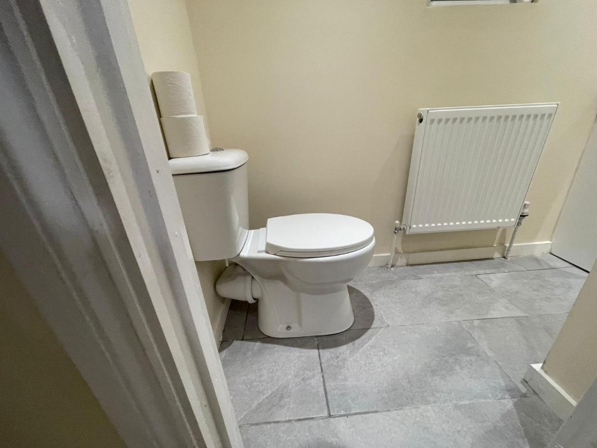 Big 3 Bedroom London House With 2 Bathroom Плъмстед Екстериор снимка