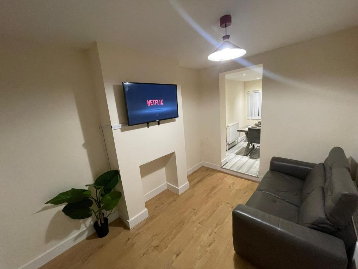 Big 3 Bedroom London House With 2 Bathroom Плъмстед Екстериор снимка