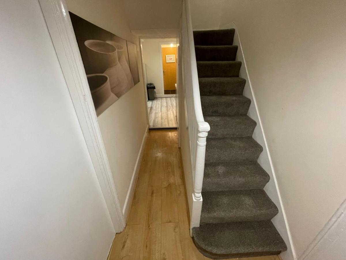 Big 3 Bedroom London House With 2 Bathroom Плъмстед Екстериор снимка
