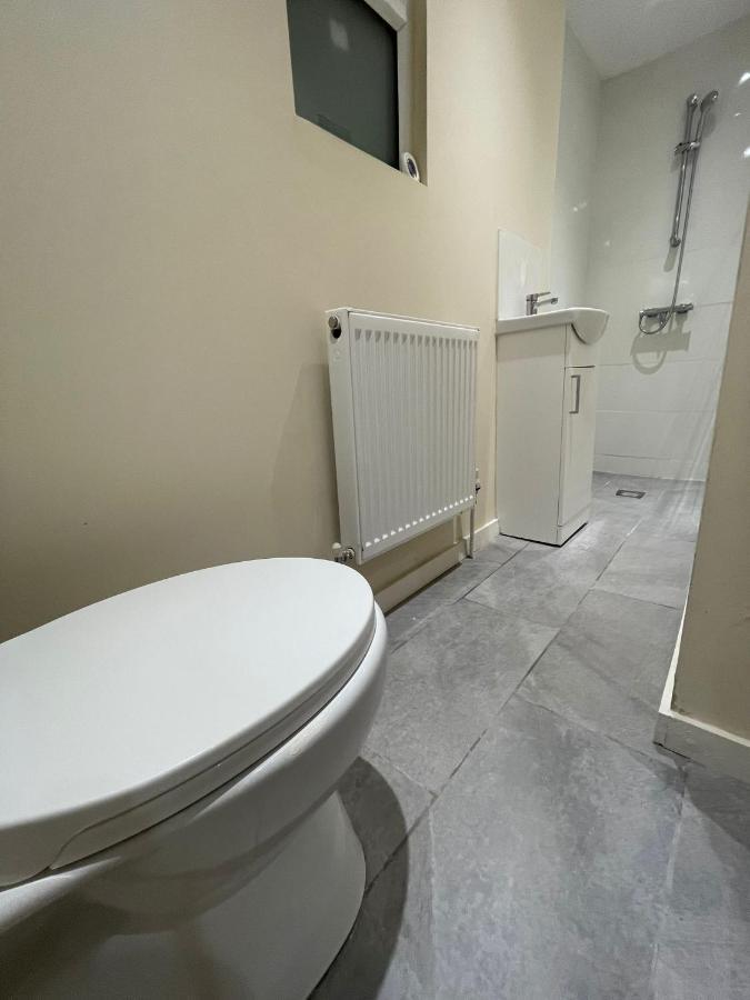 Big 3 Bedroom London House With 2 Bathroom Плъмстед Екстериор снимка