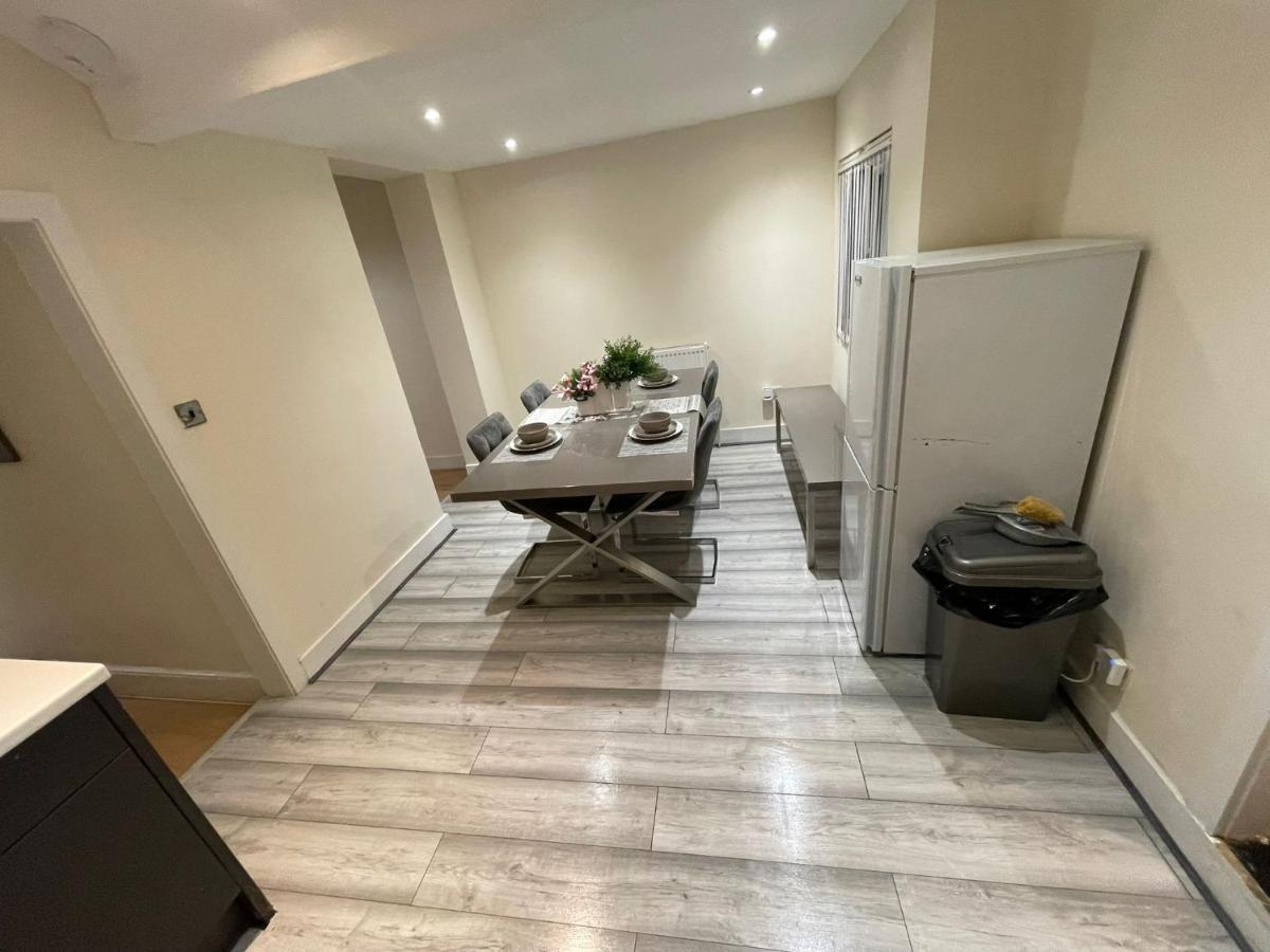 Big 3 Bedroom London House With 2 Bathroom Плъмстед Екстериор снимка