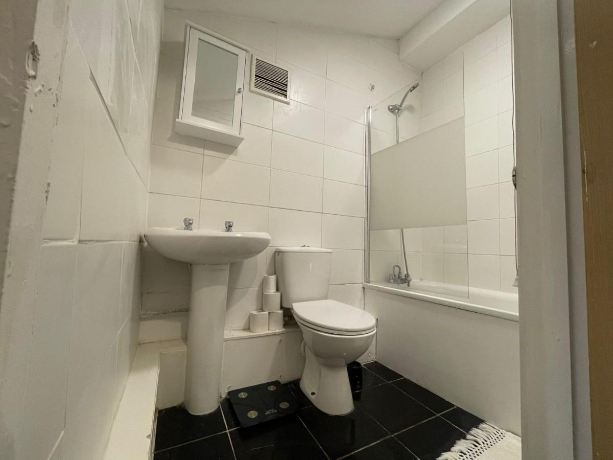 Big 3 Bedroom London House With 2 Bathroom Плъмстед Екстериор снимка