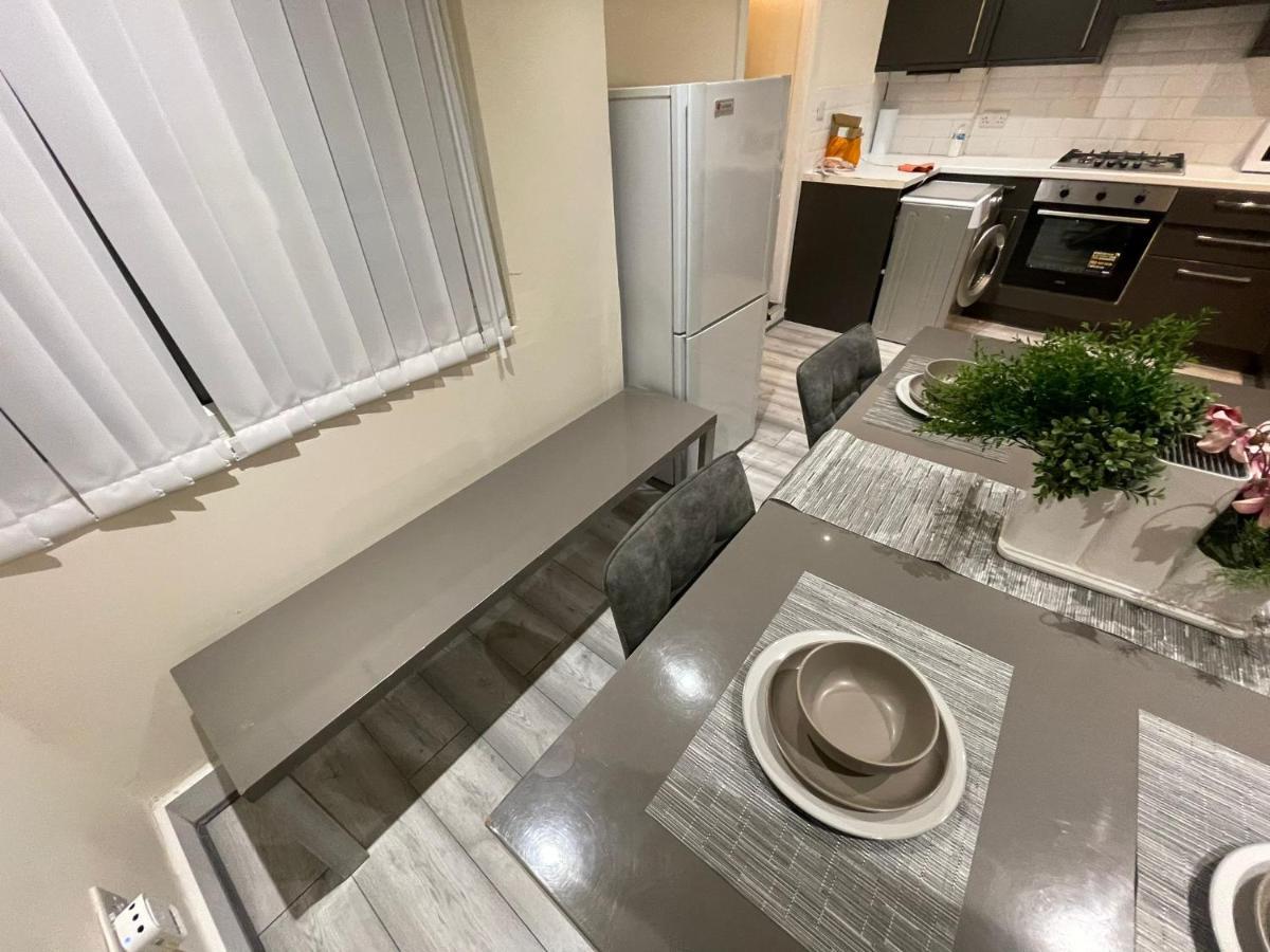 Big 3 Bedroom London House With 2 Bathroom Плъмстед Екстериор снимка