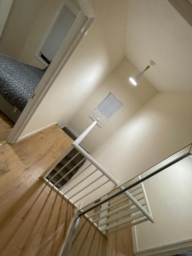 Big 3 Bedroom London House With 2 Bathroom Плъмстед Екстериор снимка
