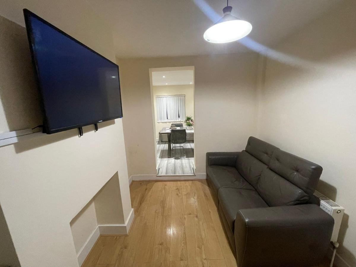 Big 3 Bedroom London House With 2 Bathroom Плъмстед Екстериор снимка