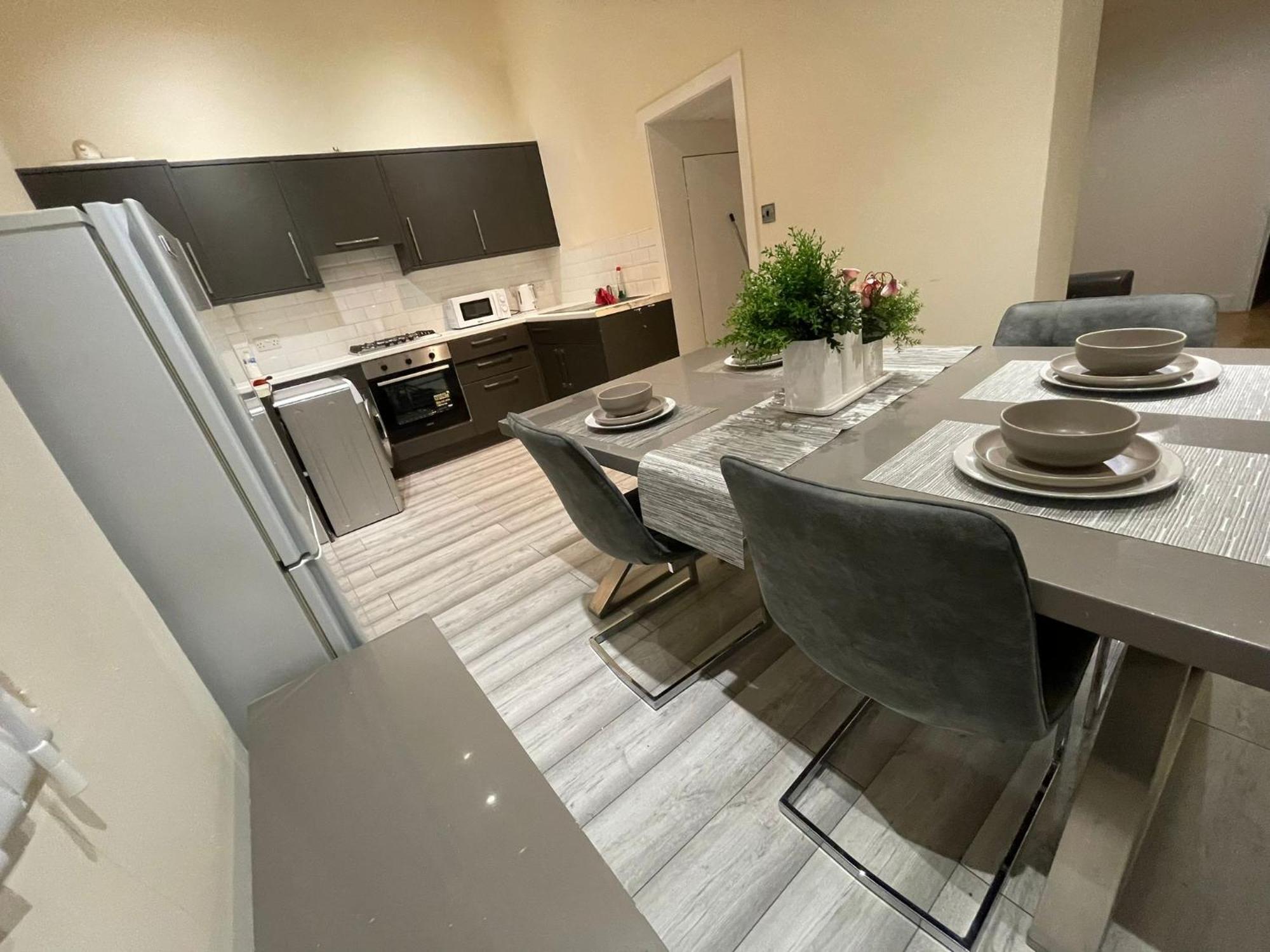 Big 3 Bedroom London House With 2 Bathroom Плъмстед Екстериор снимка